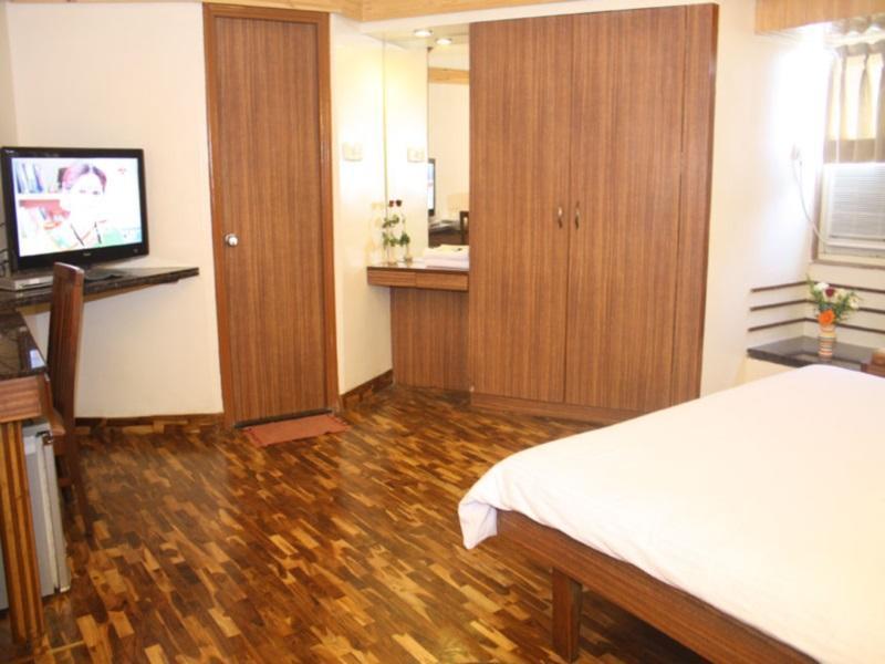 Treebo Trend Sahara Hotel Pune Exterior foto
