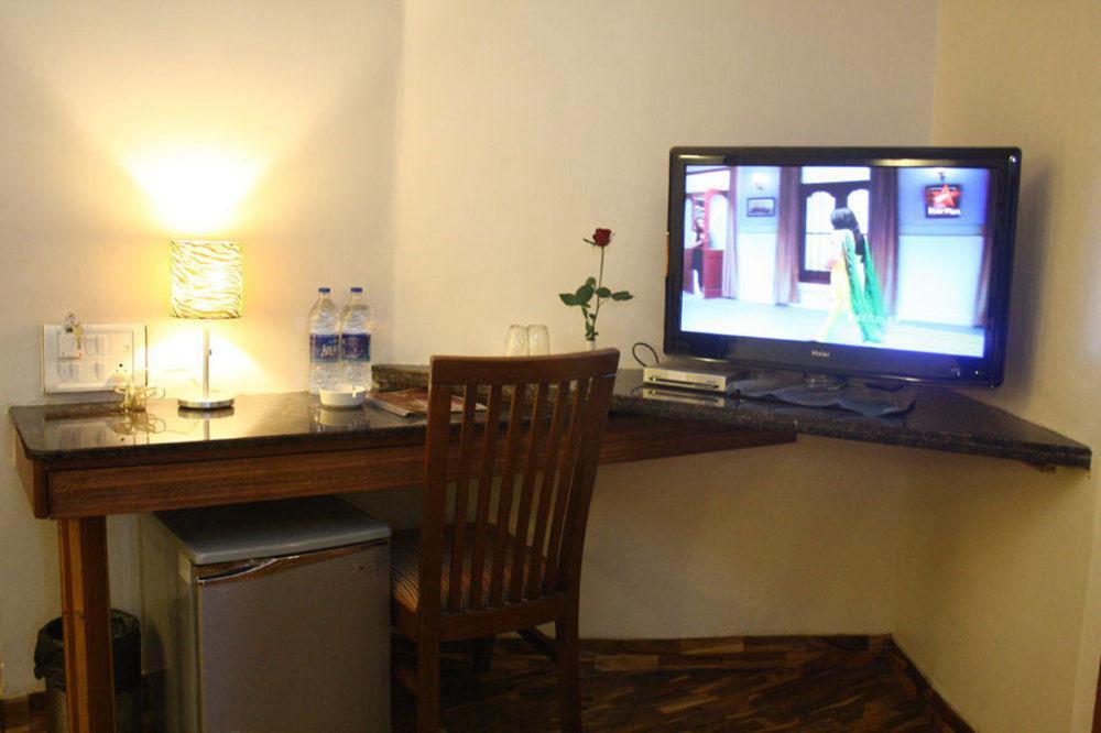Treebo Trend Sahara Hotel Pune Exterior foto