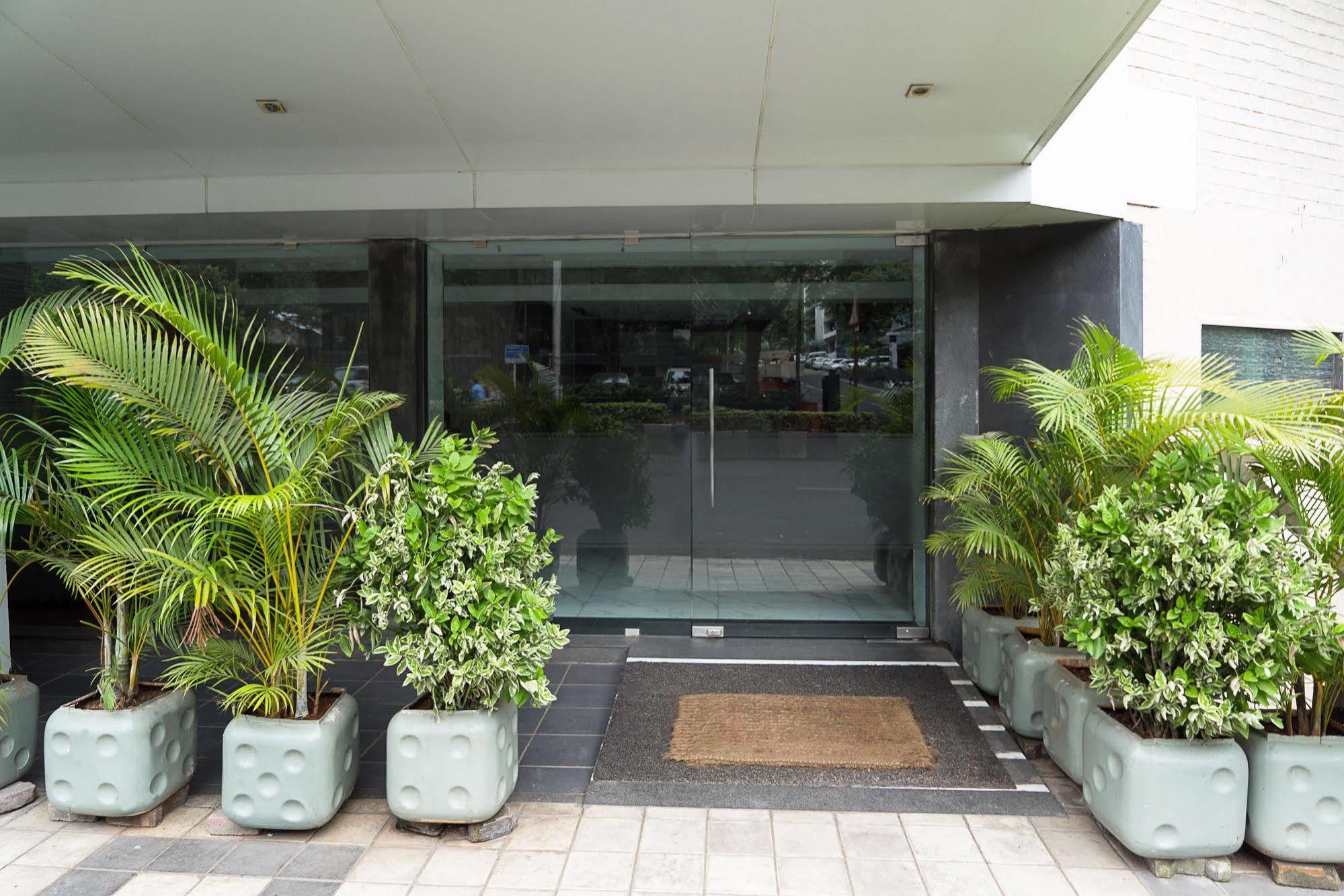 Treebo Trend Sahara Hotel Pune Exterior foto